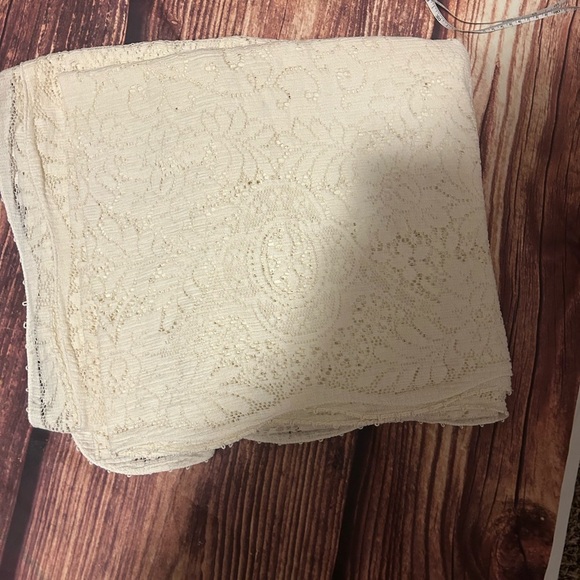 Vintage lace tablecloth 60 x 70 off white - Picture 3 of 3